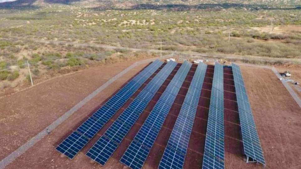 Concluye Gobernador Durazo primera etapa de instalación de plantas solares en municipios de la sierra